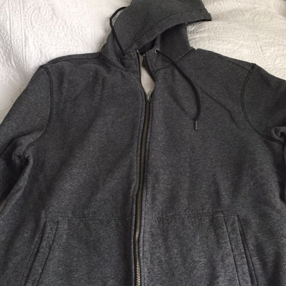 Men’s H&M zip front hooded sweatshirt